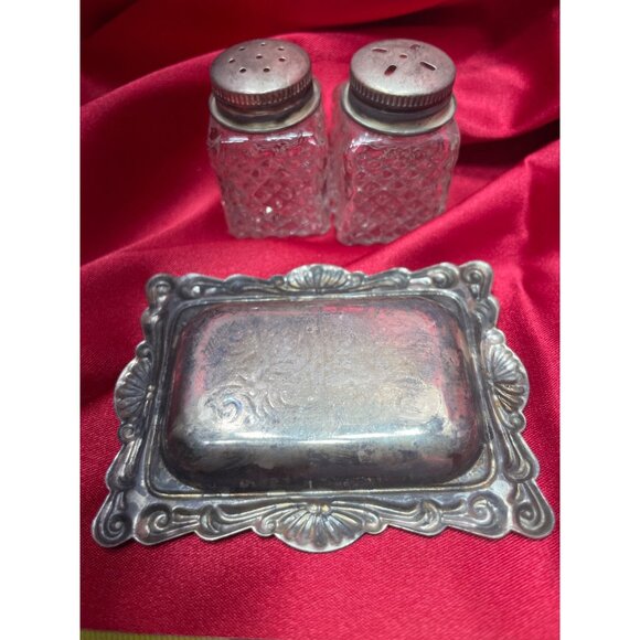 Silver Plated Place Setting Glass Salt & Pepper Shakers Platter Vintage Hong Kon - Picture 4 of 5